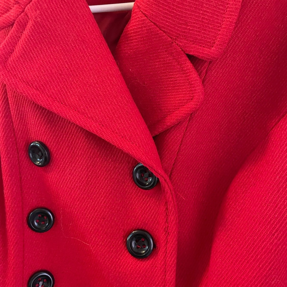 Red coat - Picture 2 of 8
